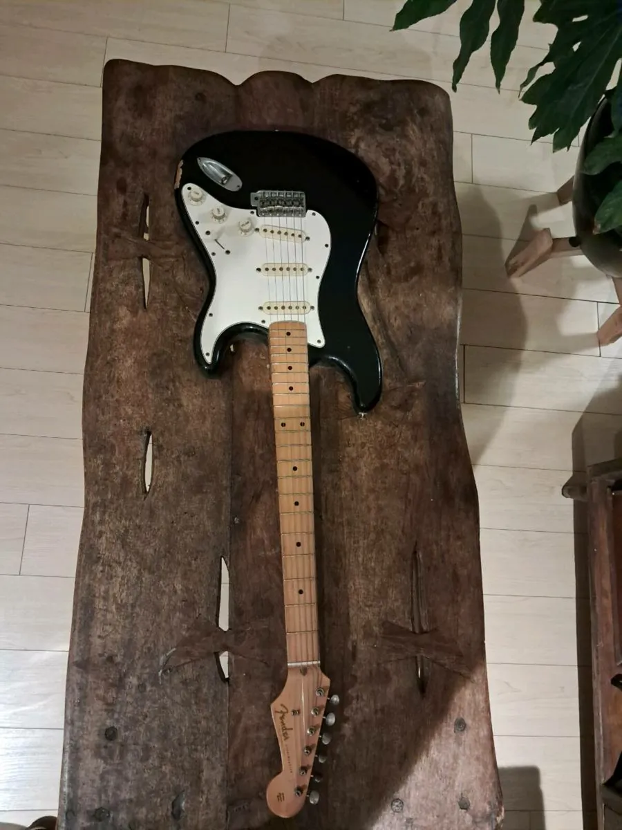 Mexican maplewood Fender Stratocaster - Image 2