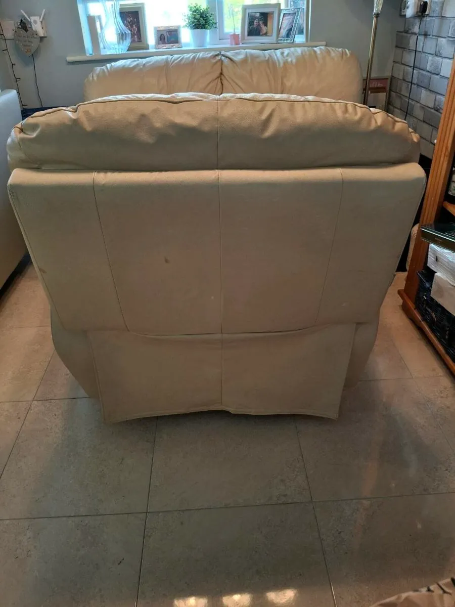 Cream leather manual single recliner - Image 4