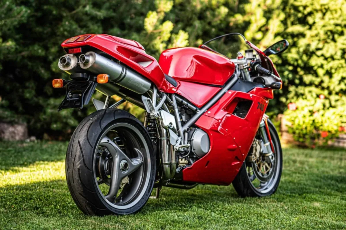 Ducati 748 - Image 1