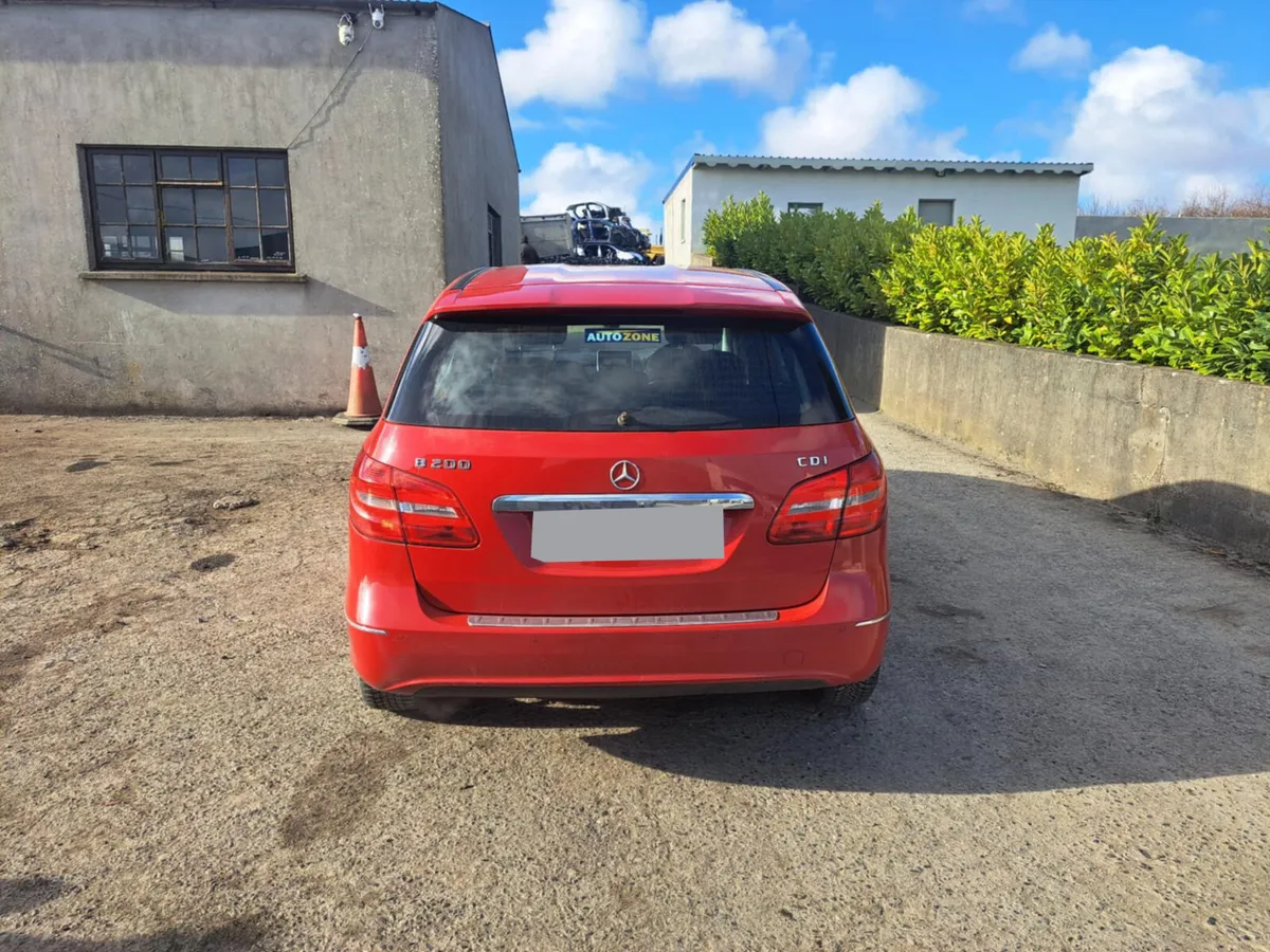 2013 MERCEDES B-CLASS  1.8 DIESEL FOR BREAKING - Image 2