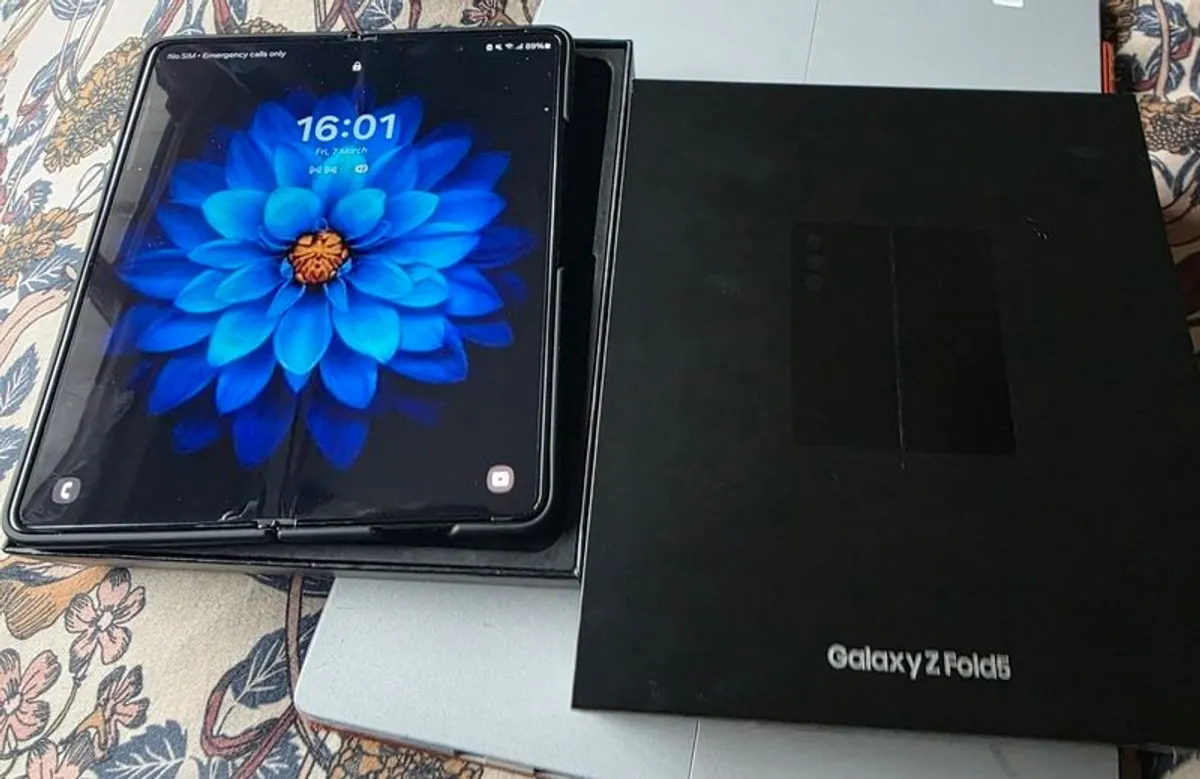 Samsung Fold 5 - Image 1