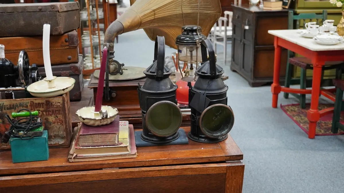 Pair of Antique Railway Signal Lanterns - Image 1
