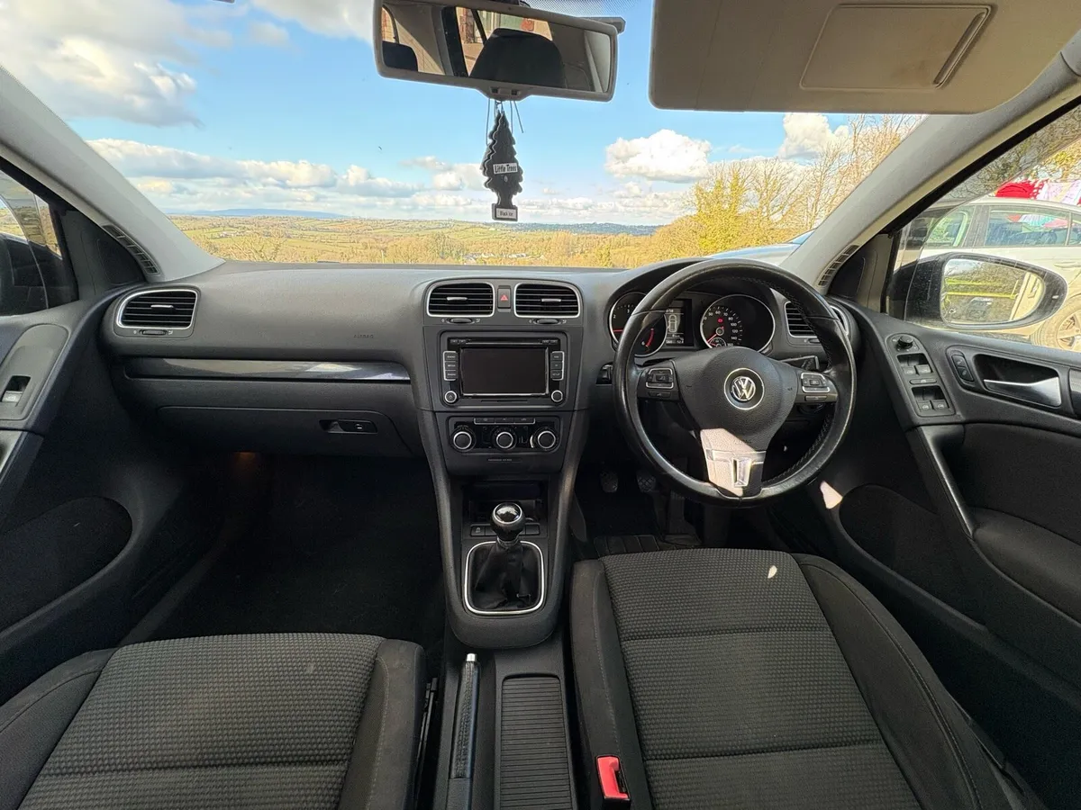 2011 Volkswagen Golf - Image 3