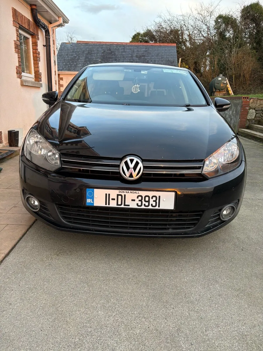 2011 Volkswagen Golf - Image 2