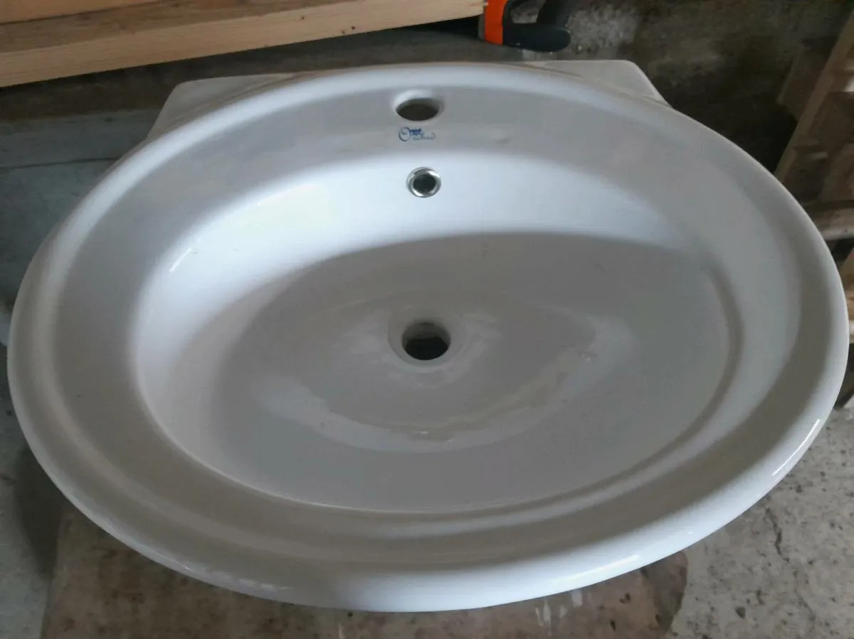 Bathroom basin - Image 4