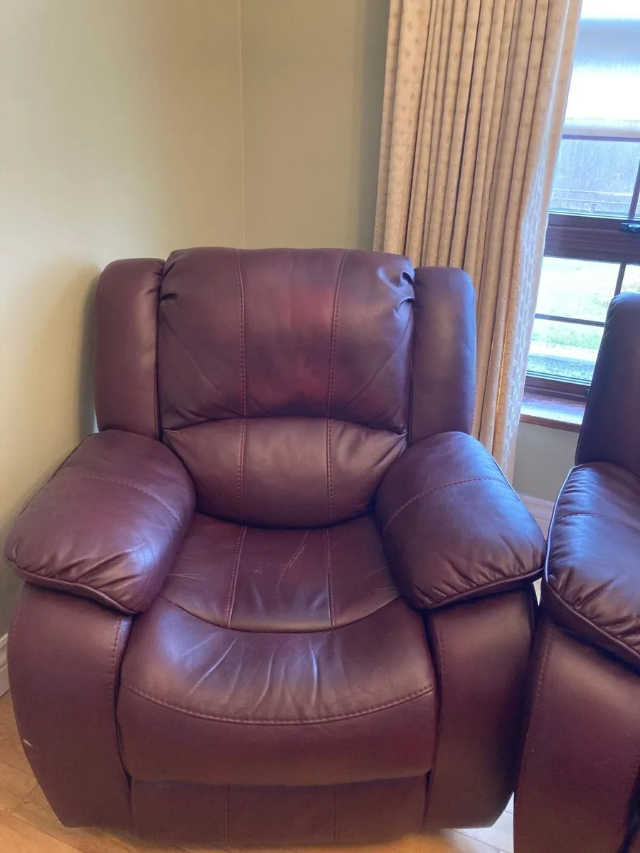 Reclining 2 seater couch, 2 single reclining chair - Image 4