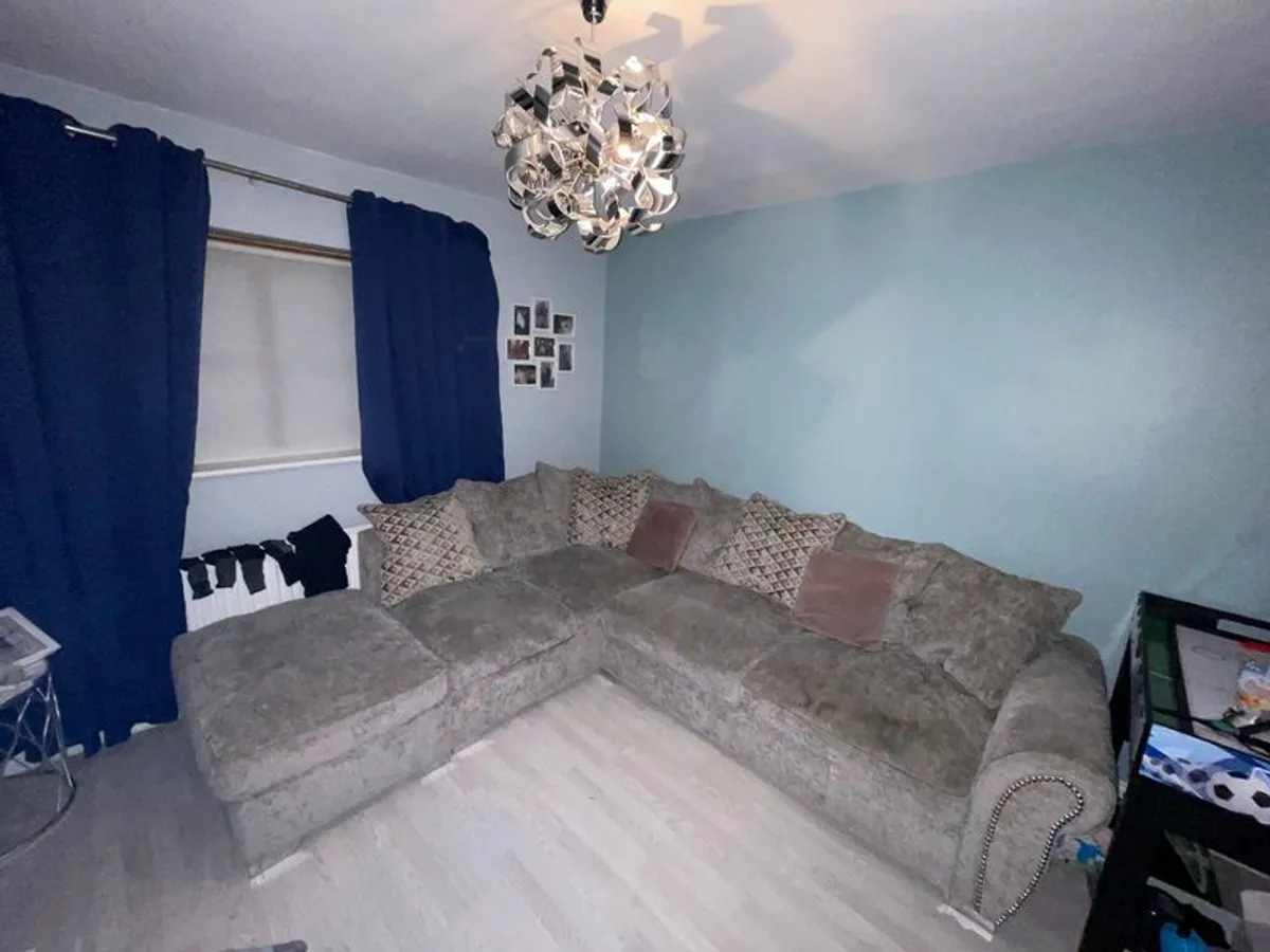 Corner sofa - Image 1