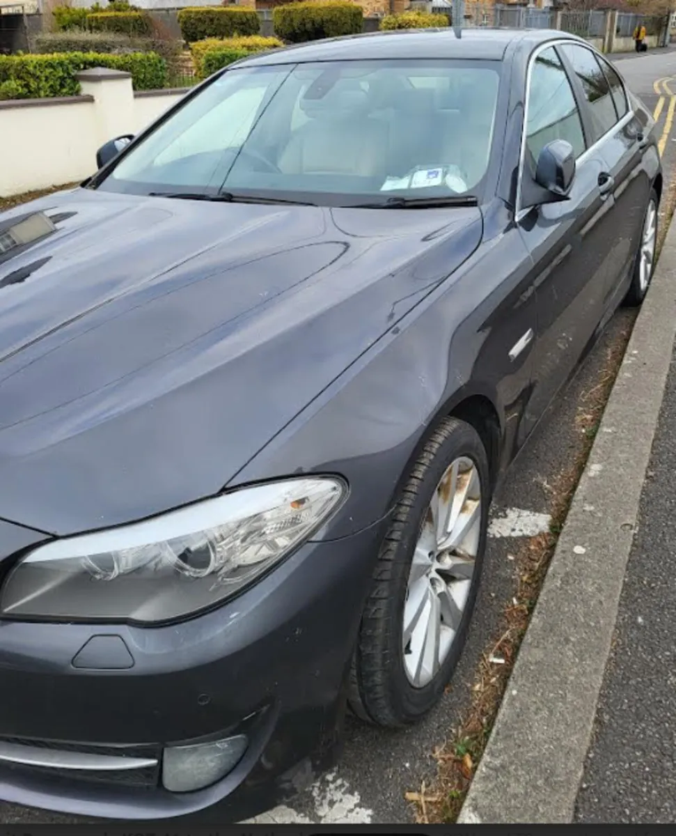BMW 5-Series 2011 - Image 1