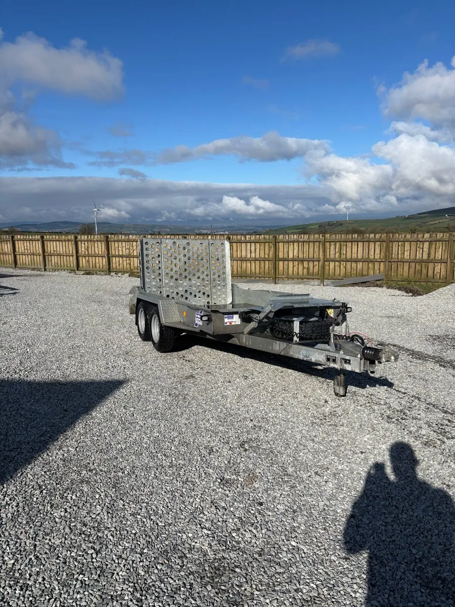 Trailer - Image 1