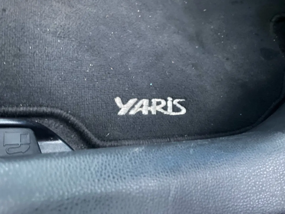 Toyota Yaris LUNA SPORT - 1.0ltr - Alloy Wheels - Image 3