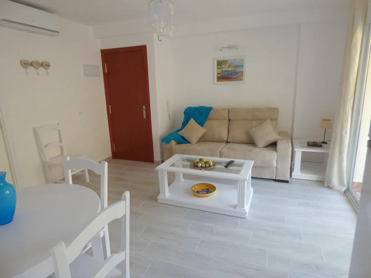 Torremolinos 2 bed apartment 2 min walk to beach - Image 4