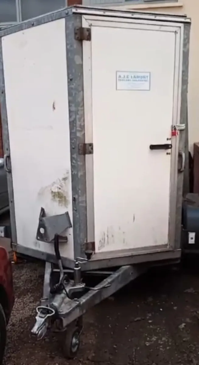 Trailer - Image 1