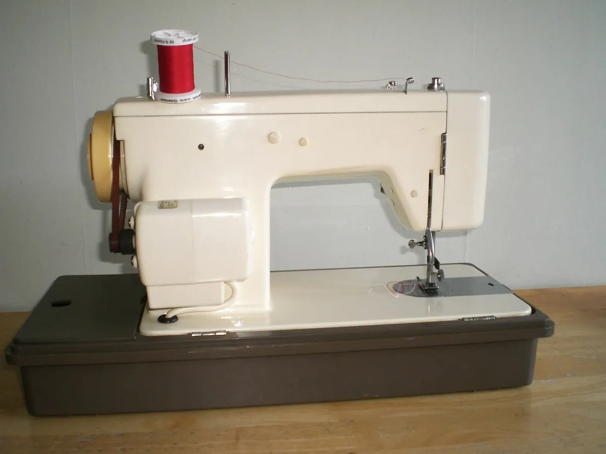 Frister&Rossman Sewing Machine Metal Body / Japan. - Image 4