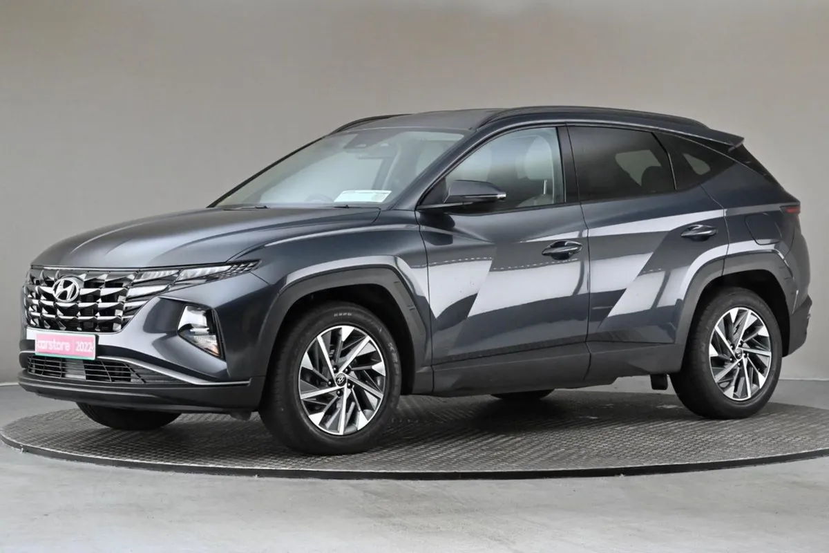 Hyundai Tucson 1.6 Executive Diesel 6spd  reverse - Image 4