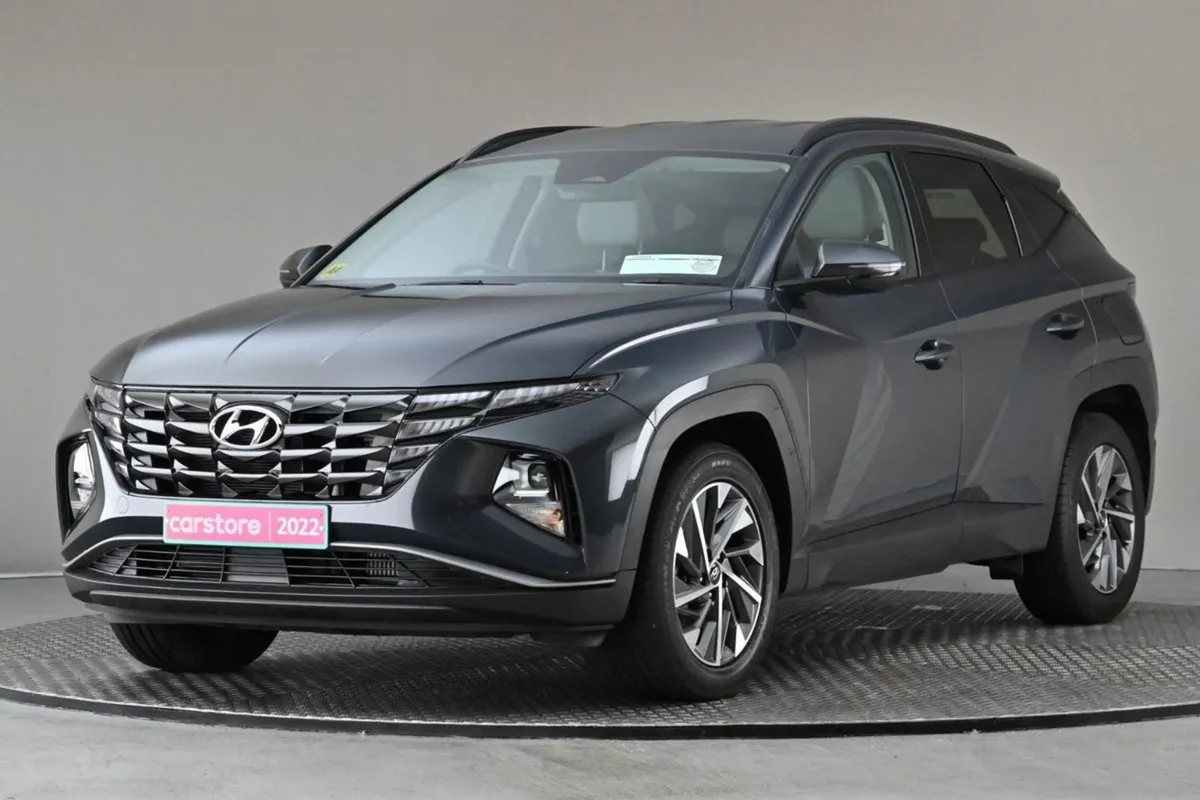 Hyundai Tucson 1.6 Executive Diesel 6spd  reverse - Image 3