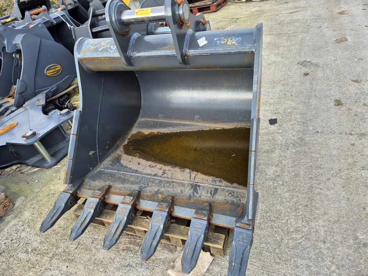 54 inch digging bucket - Image 1