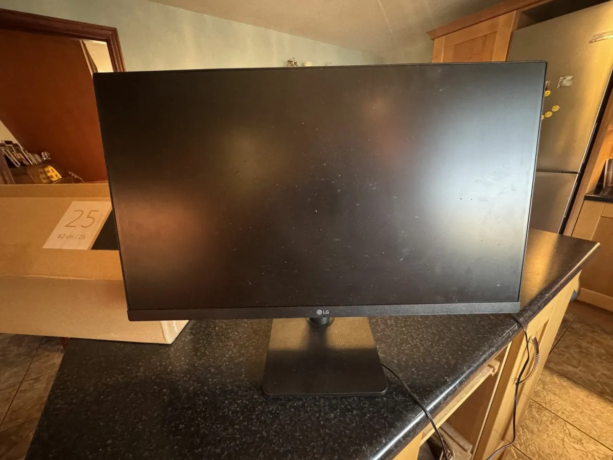 LG 25 Inch Monitor - Image 3