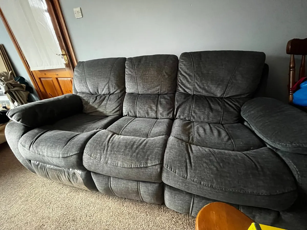 Couch/ Sofa for sale. Recliner 3-seater - Image 2