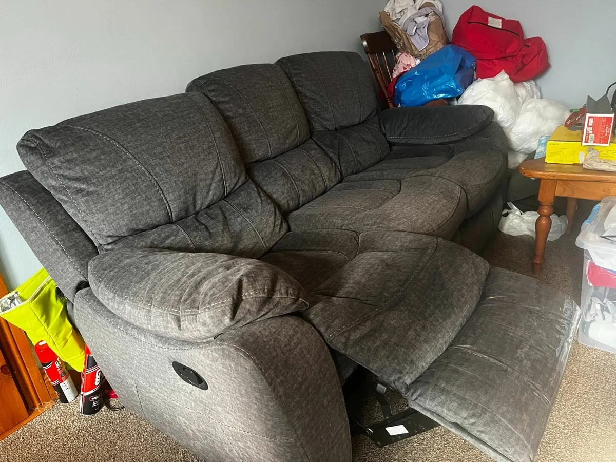 Couch/ Sofa for sale. Recliner 3-seater - Image 3