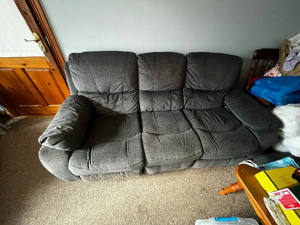 Couch/ Sofa for sale. Recliner 3-seater - Image 4