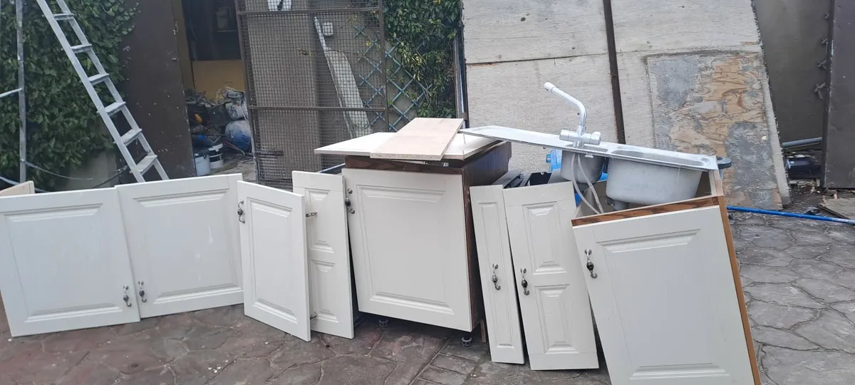 Fitted kitchen