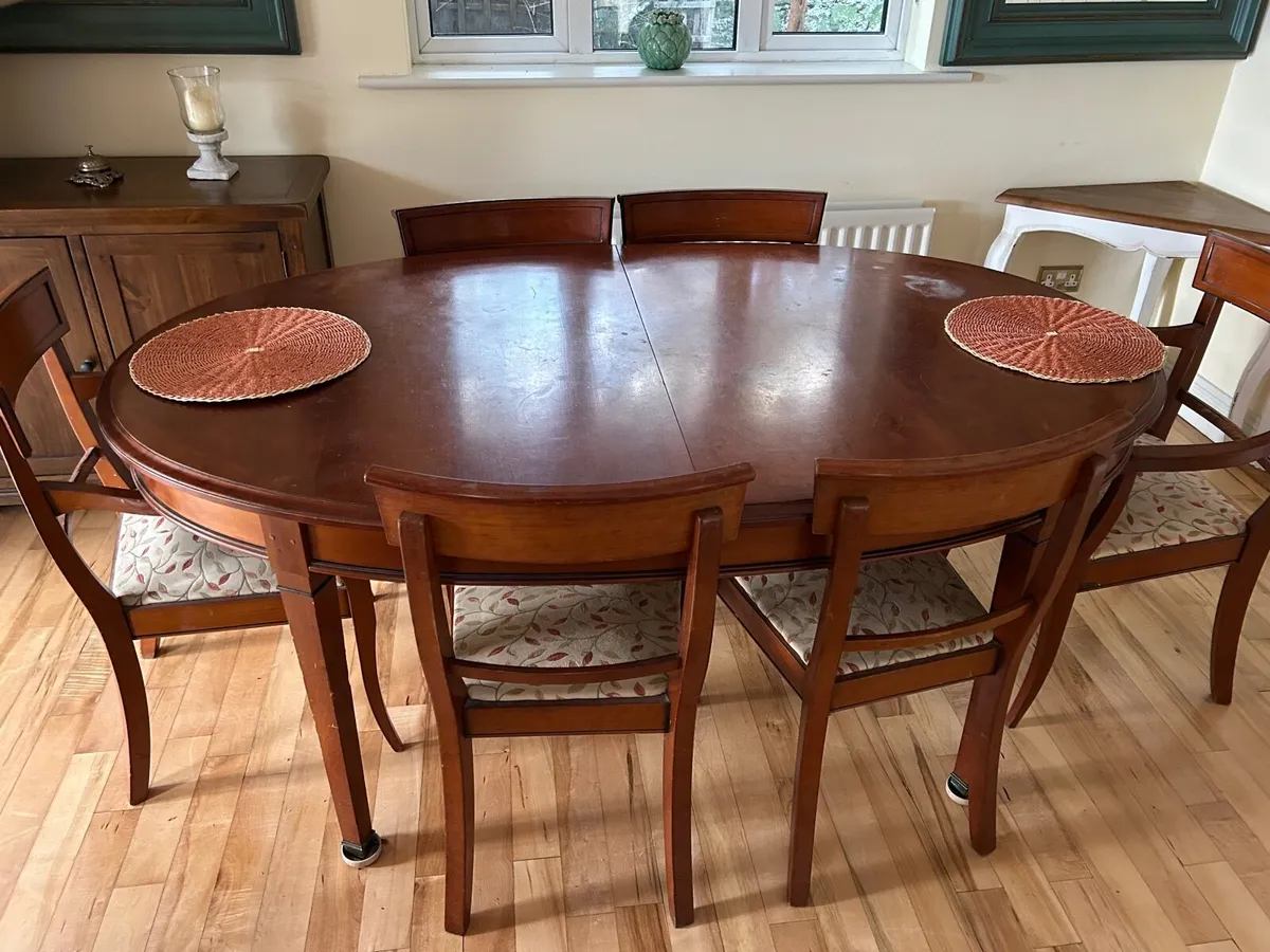 Dining table and chairs - Image 1