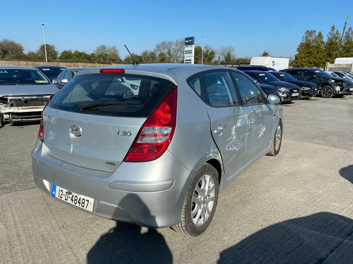Hyundai i30 ,2012 , 1.4 diesel ⛽️ Driving - Image 2