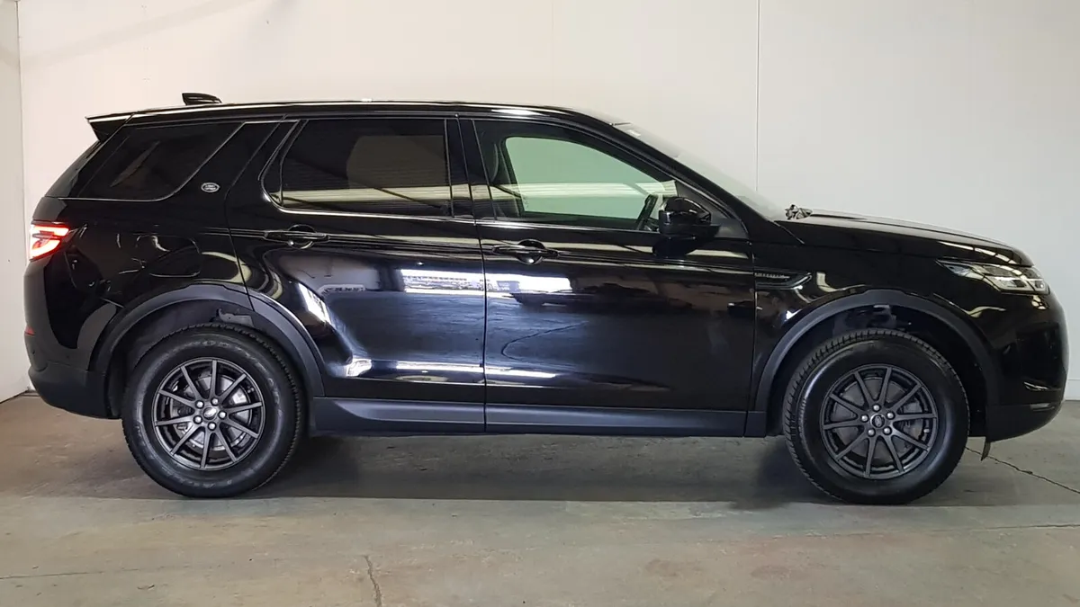 Land Rover Discovery Sport 2.0D AWD AUTO 2020 - Image 4