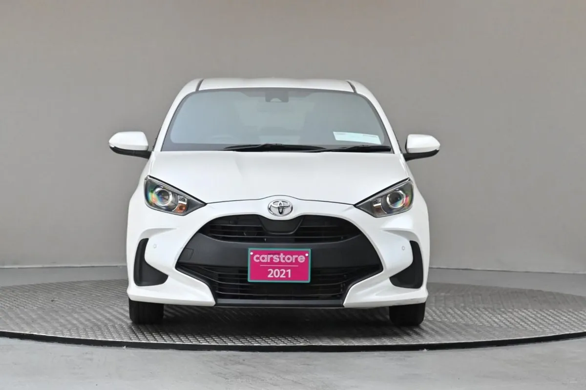 Toyota Yaris 1.0 Auto Petrol  reverse Cam privacy - Image 2