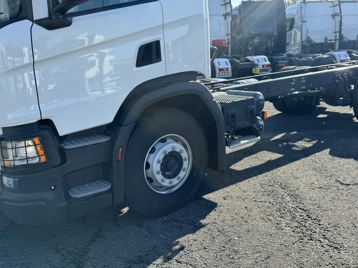 2025 SCANIA P280 CHASSIS CAB 26 TONNE 6X2 DUAL PTO - Image 4