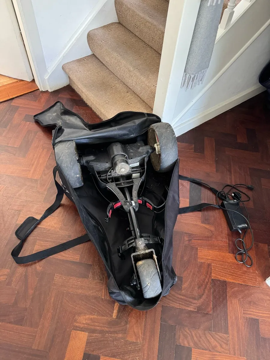 Electric Golf Trolley with travel case - Image 3