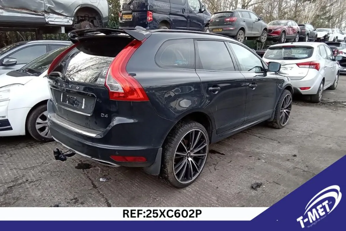 2017 VOLVO XC60 BREAKING FOR PARTS - Image 4