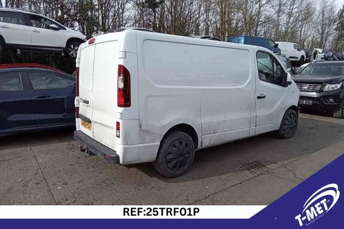 2016 RENAULT TRAFFIC BREAKING FOR PARTS - Image 1