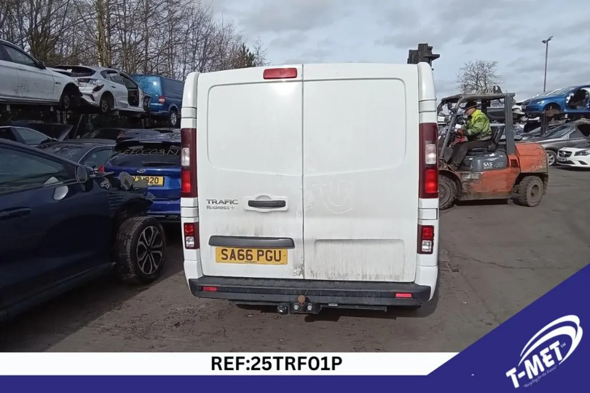 2016 RENAULT TRAFFIC BREAKING FOR PARTS - Image 2