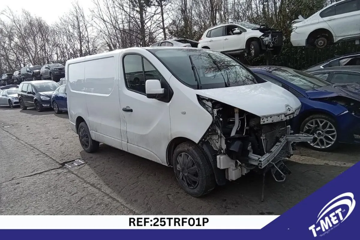 2016 RENAULT TRAFFIC BREAKING FOR PARTS - Image 4