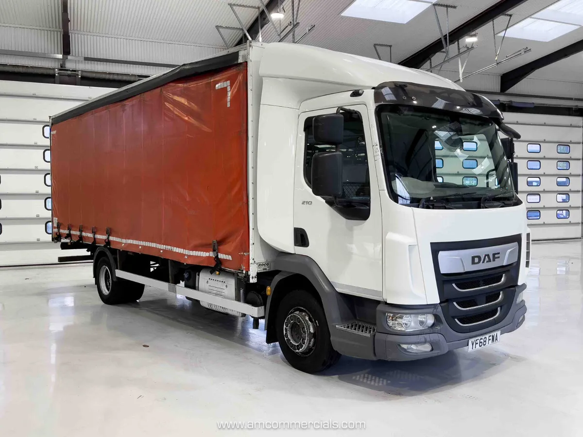 2018 (68) DAF LF 210 CURTAIN SIDE 12 TONNE 4X2 - Image 1