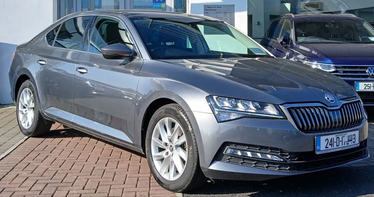 Skoda Superb Superb Ambition 2.0tdi 150HP DSG  re - Image 1