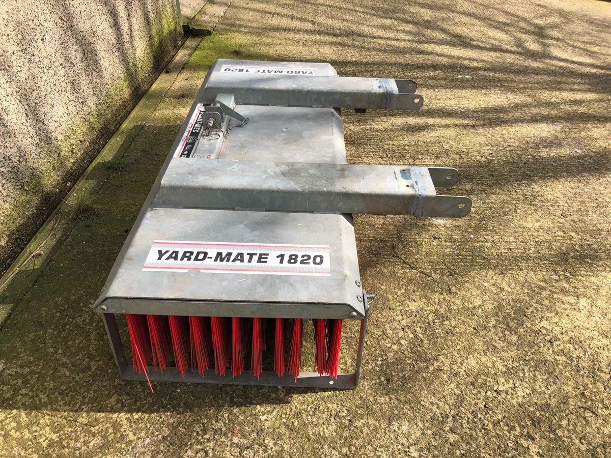 YARD-MATE 1820 Yard Brush - Image 3