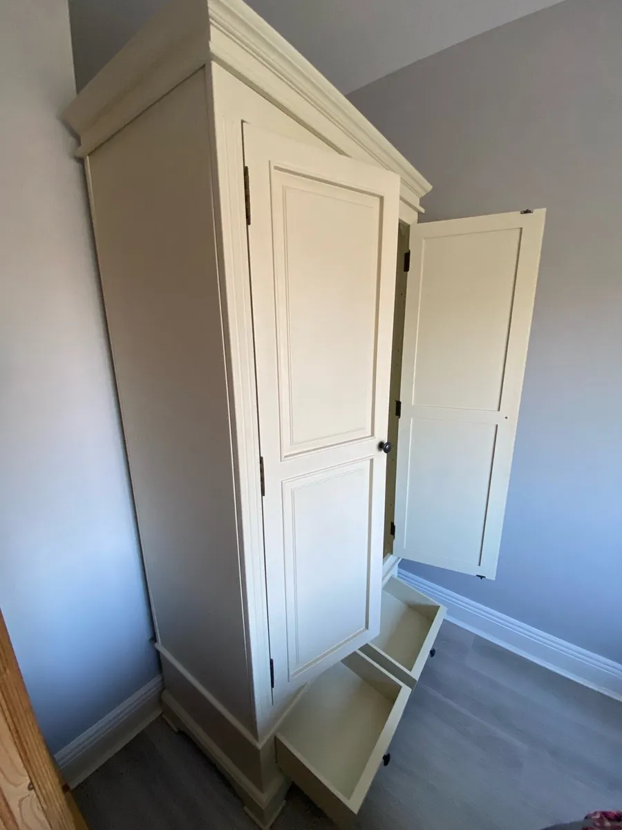 Wardrobe and vanity unit / desk - Image 3