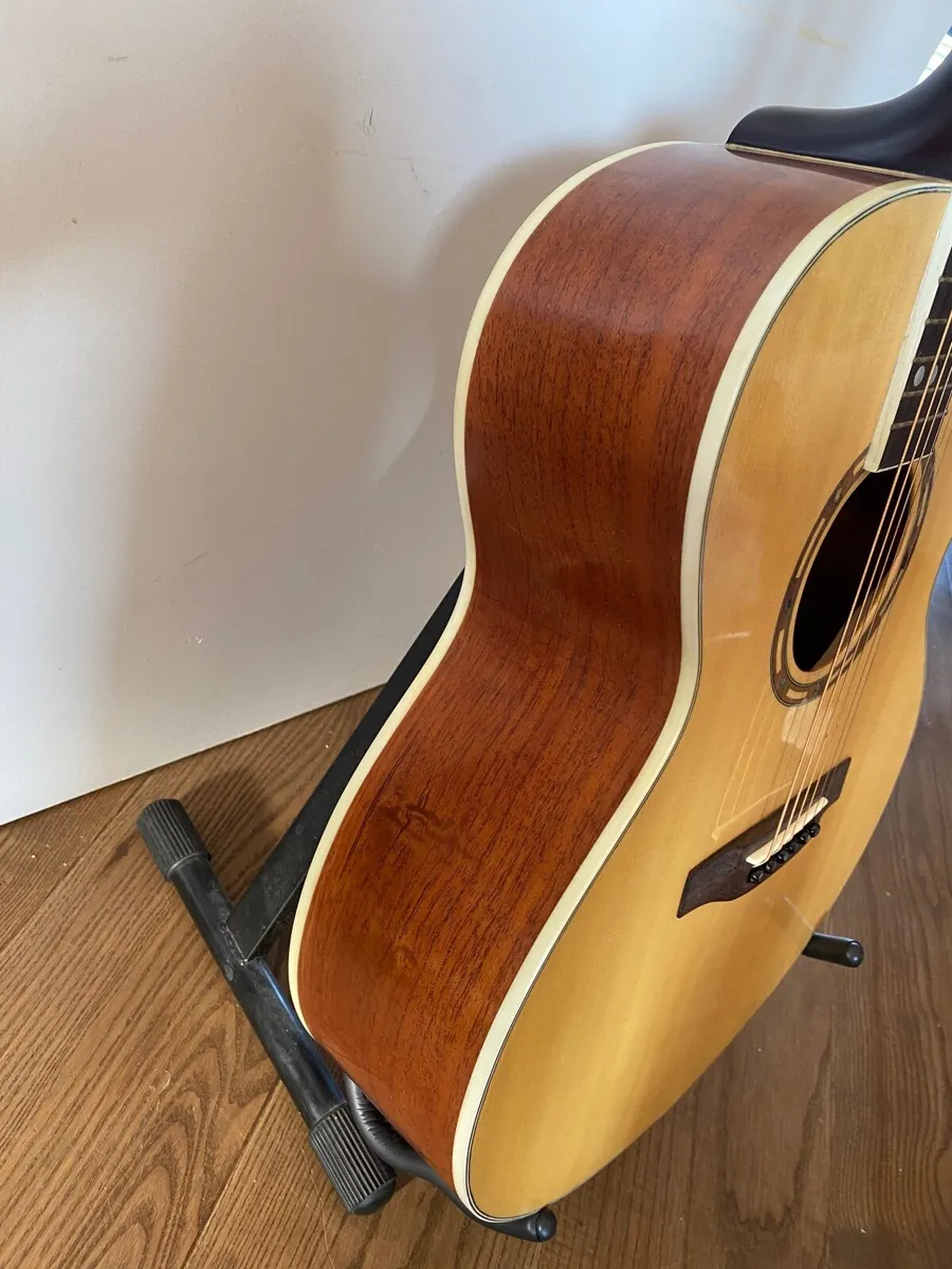 Acoustic guitar - Image 2