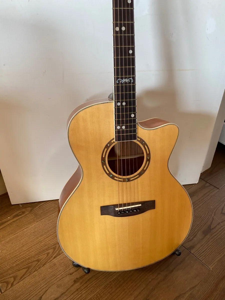 Acoustic guitar - Image 1