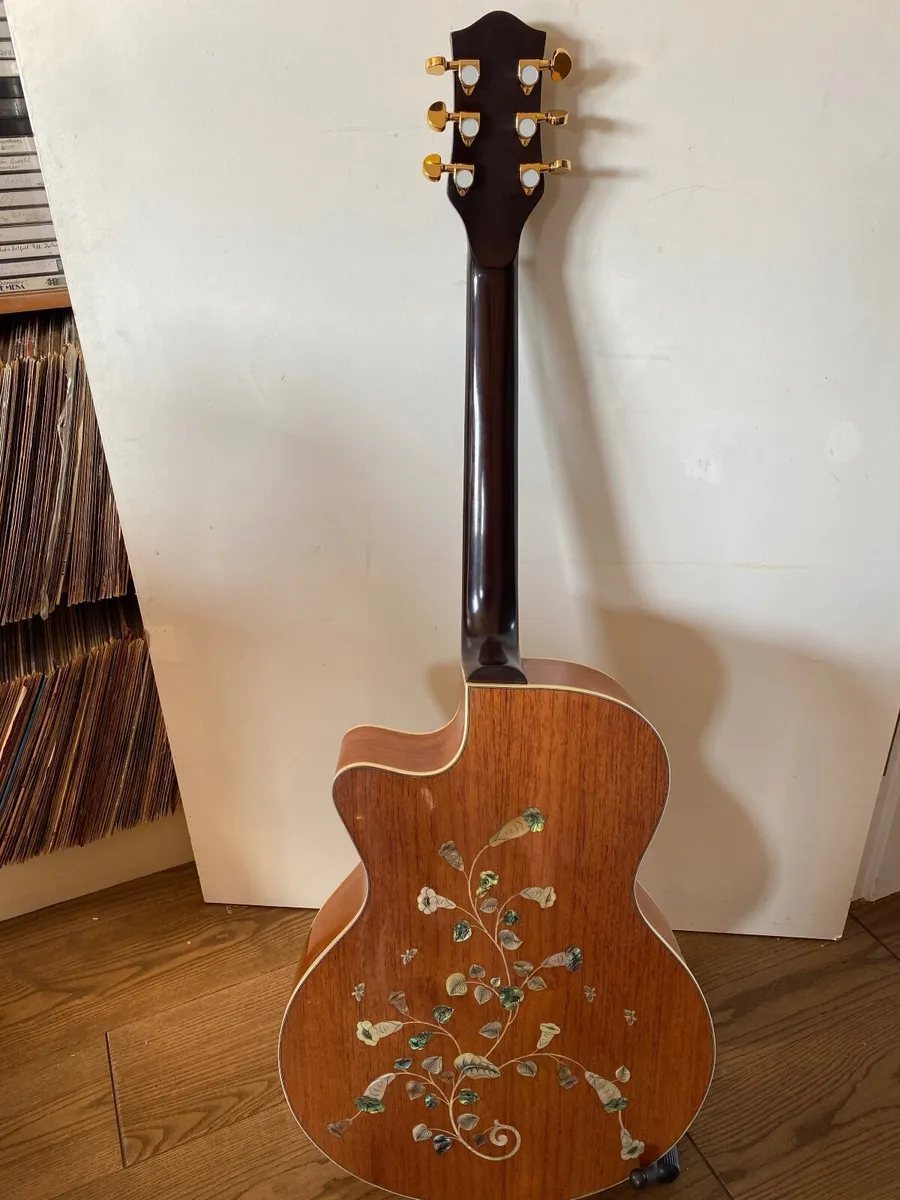Acoustic guitar - Image 4