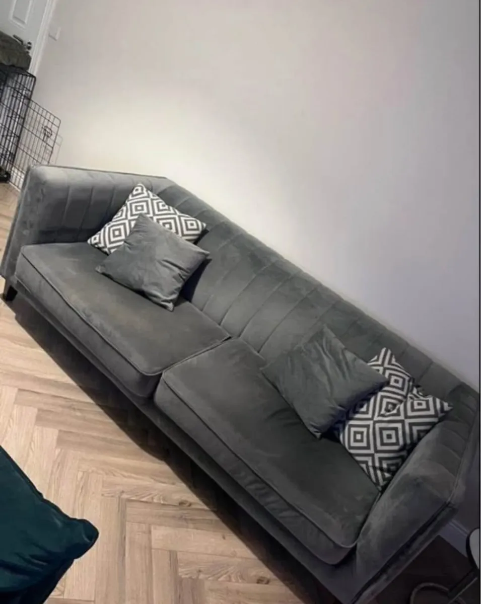 3+ 2 Sofa Set - Image 1