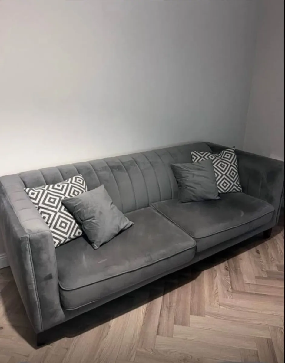 3+ 2 Sofa Set - Image 2