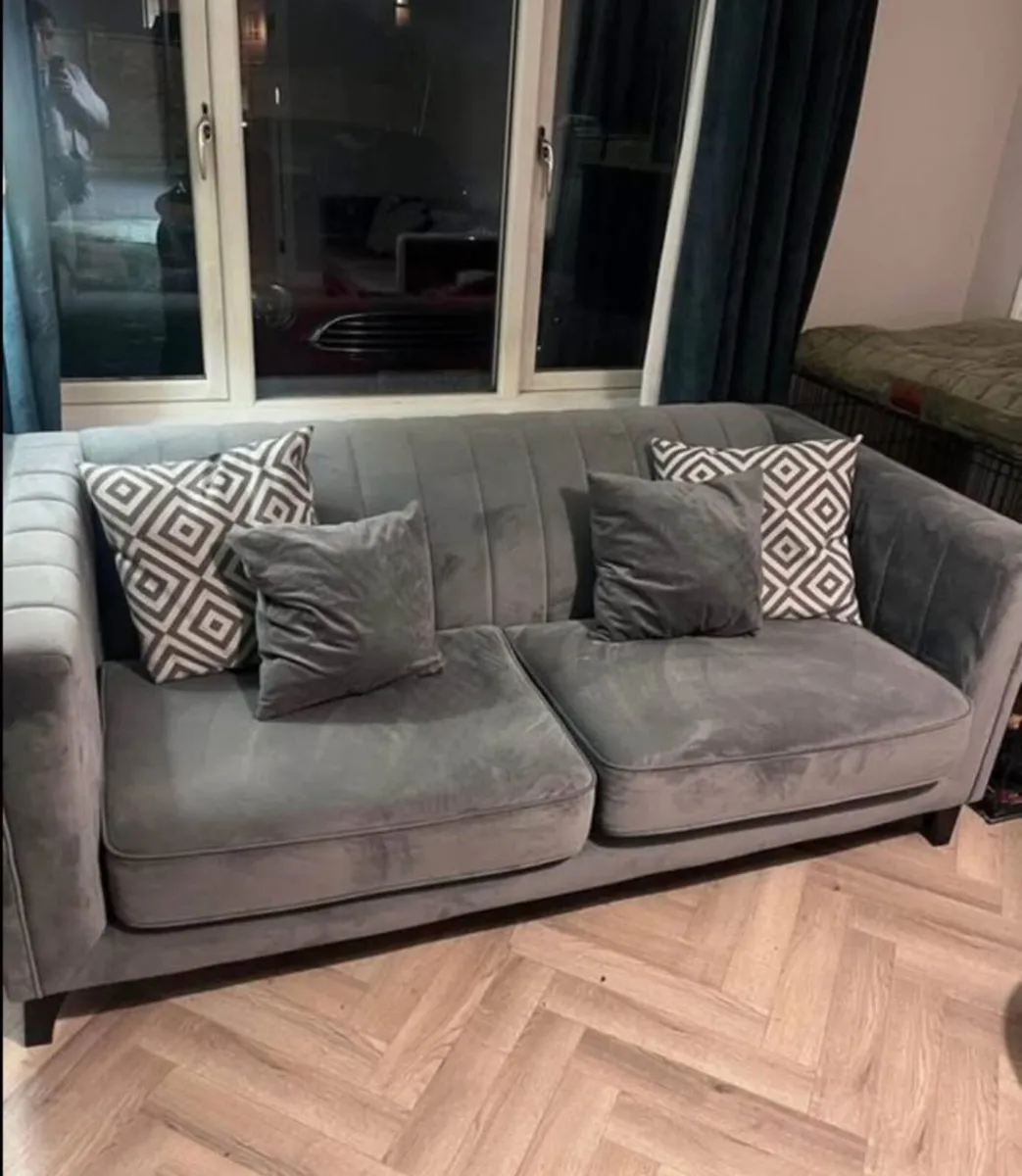 3+ 2 Sofa Set - Image 3