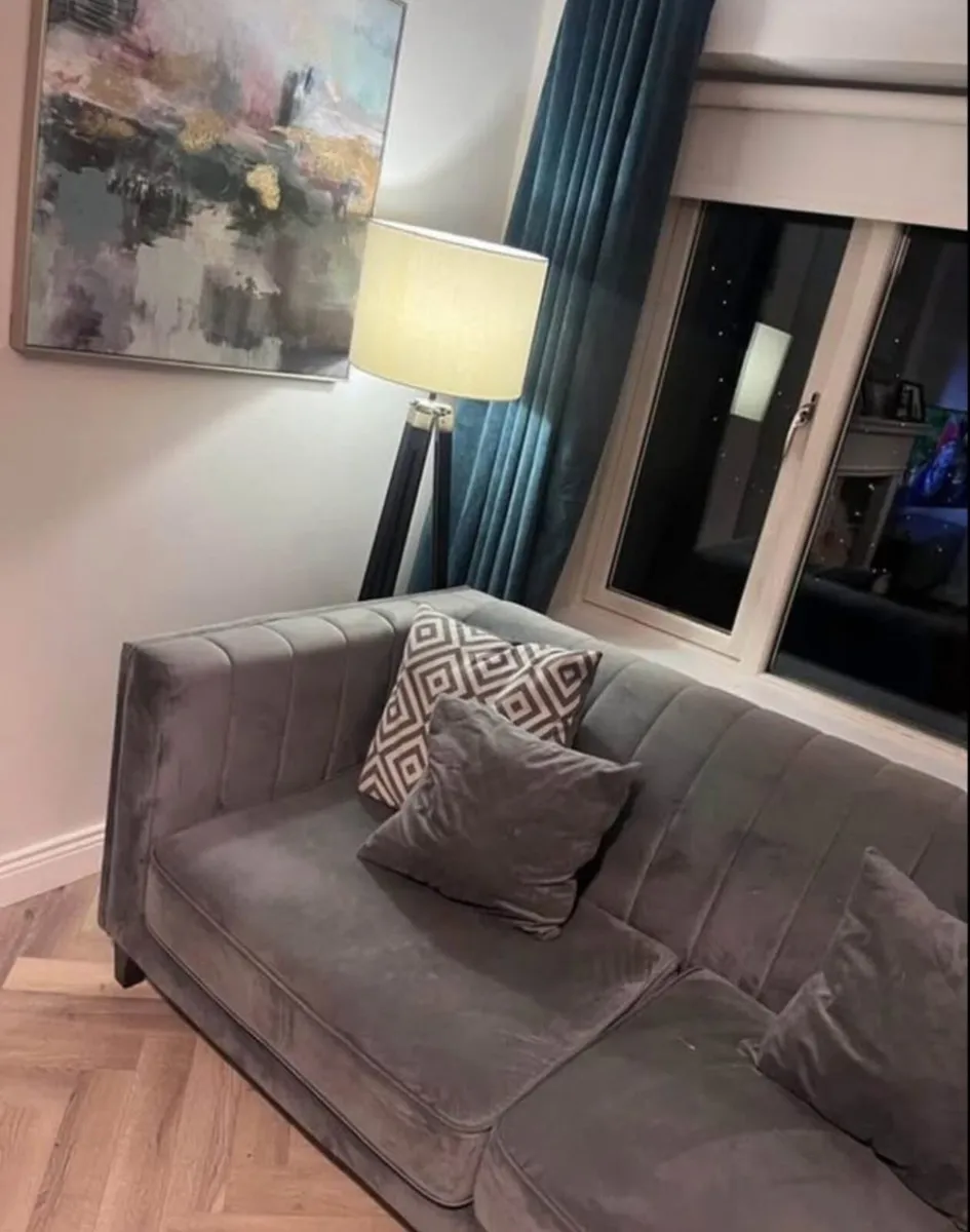 3+ 2 Sofa Set - Image 4