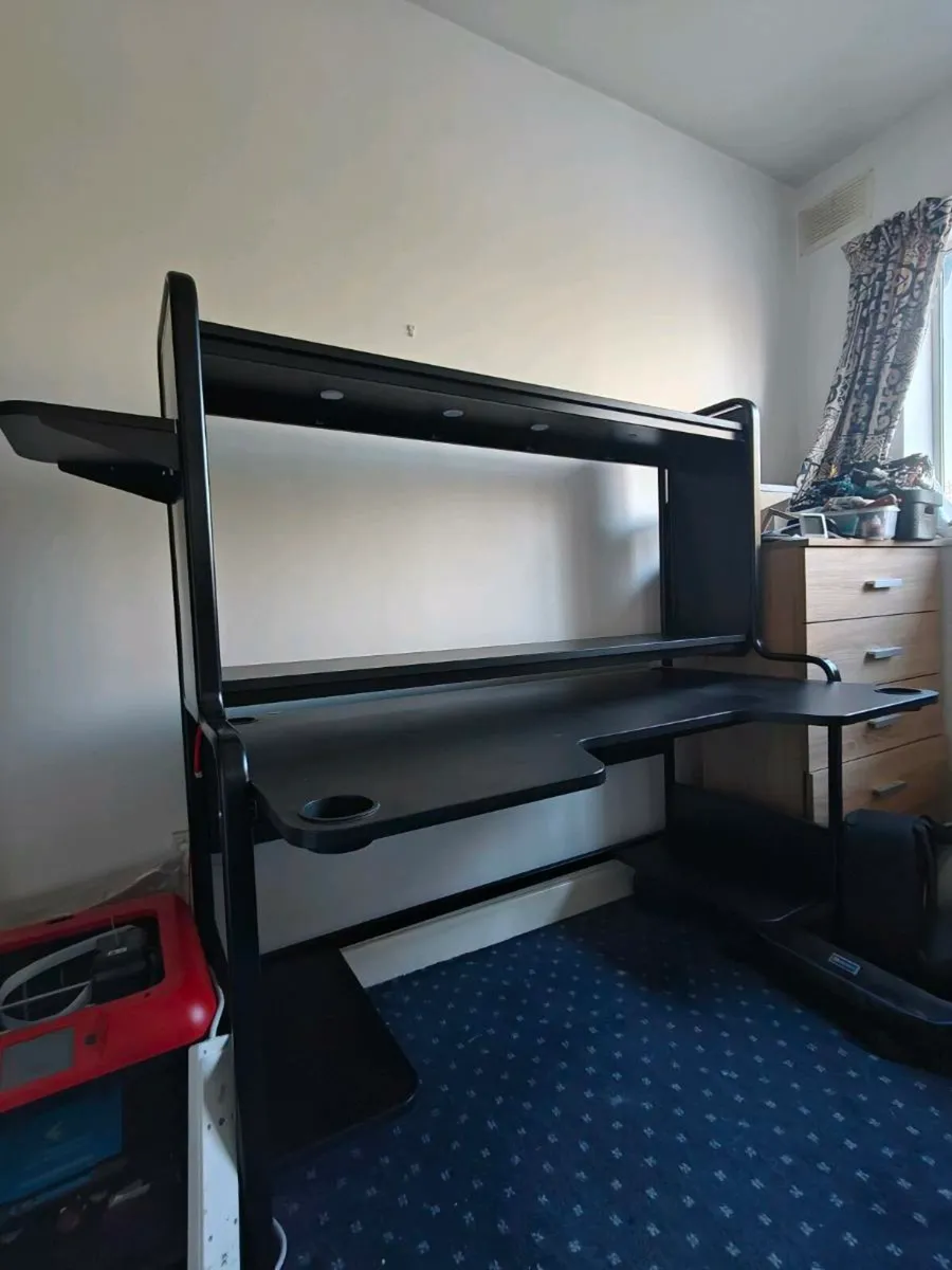 Ikea gaming desk - Image 3