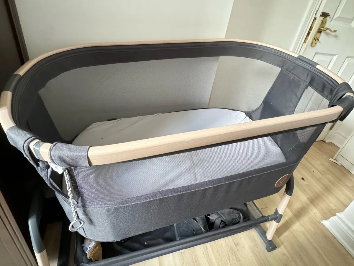 Maxi Cosi Iora Bedside Crib - Image 1