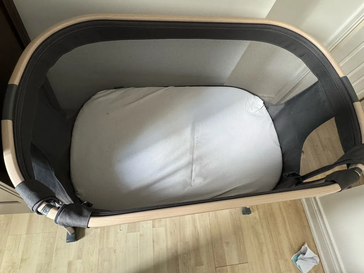 Maxi Cosi Iora Bedside Crib - Image 3