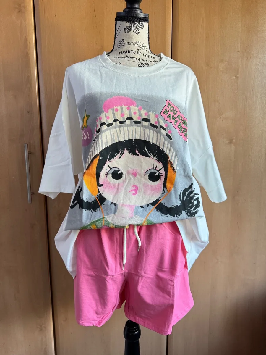 T-shirt set for sale - Image 1